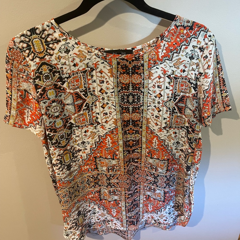 Great blouse. Slits up each side. To be worn with a tank.